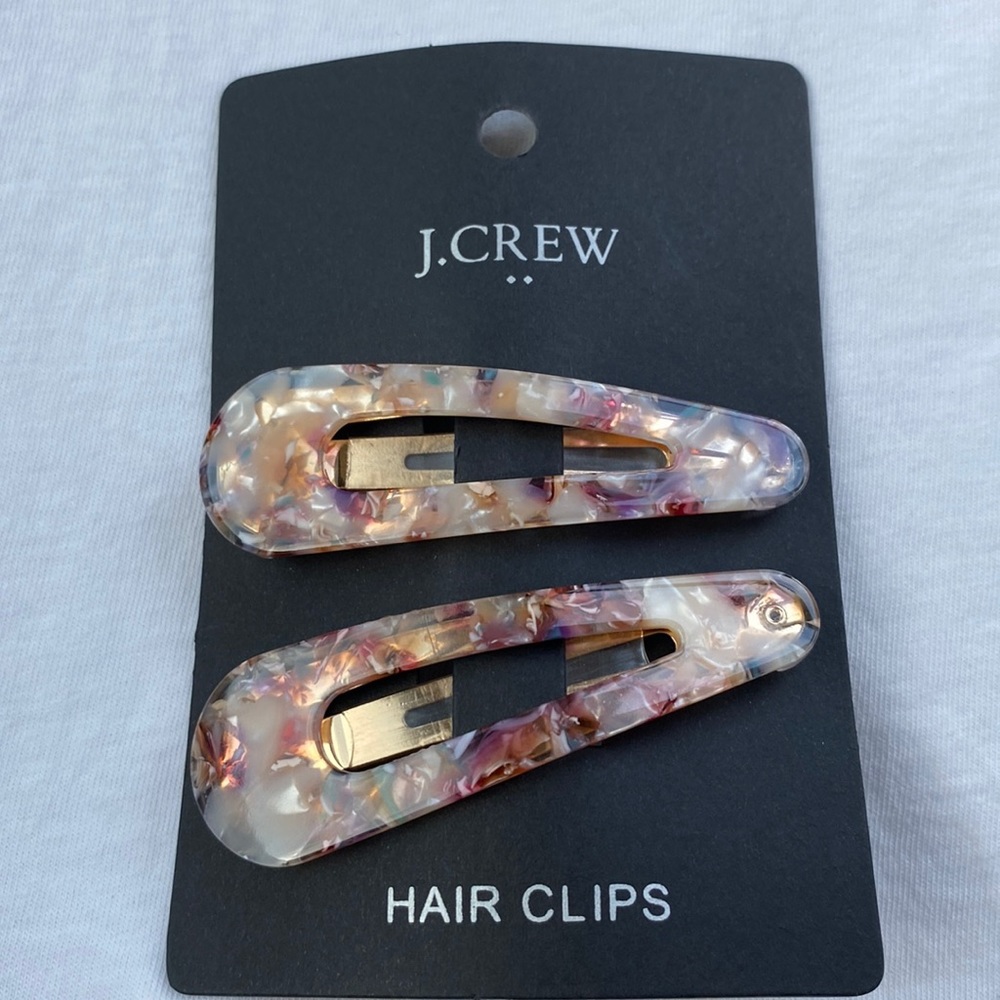 NWT Resin hair clip set